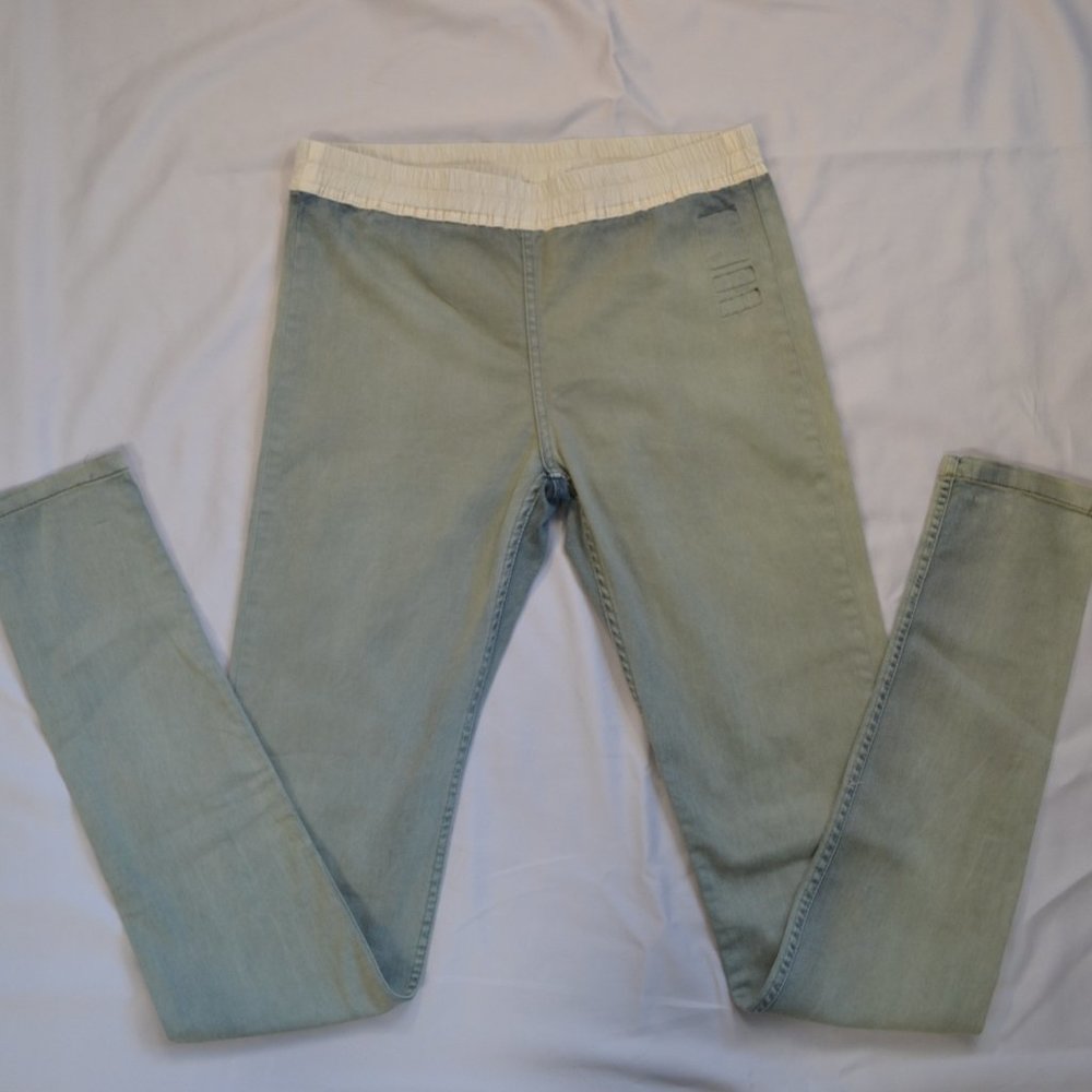 Italian Made slip on leggings.